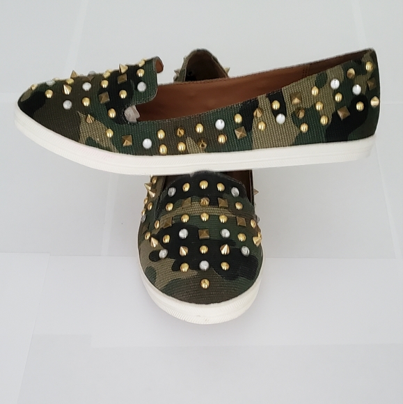 Shelly’s London. Bartunek Rhinestone & Metal Studded Slip-on Flats, Size 7 - Picture 3 of 4